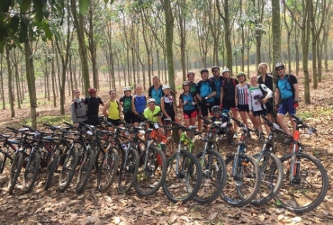 Ciclismo a los Túneles de Cu Chi (D, picnic A)