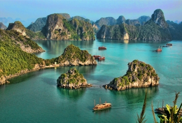 Bahía de Ha Long – Hanói – Vuelo a Hue (D, A)