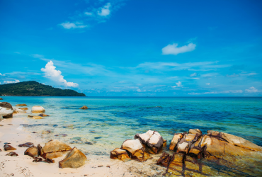 Tiempo libre en playa – Vuelo a Siem Reap (D)