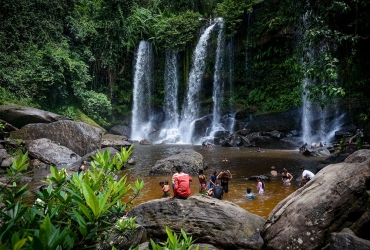 Beng Mealea – Phnom Kulen – Siem Reap (D, A, C) (Distancia de ciclismo: 30 km)