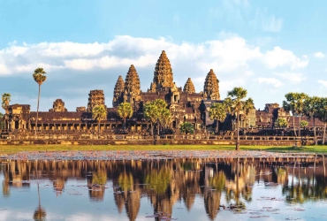 Siem Reap – Vuelo a Phnom Penh – Tour de comida callejera (D, C)