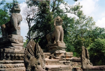 Kep - Campo - Cuevas antiguas - Montaña Bokor 